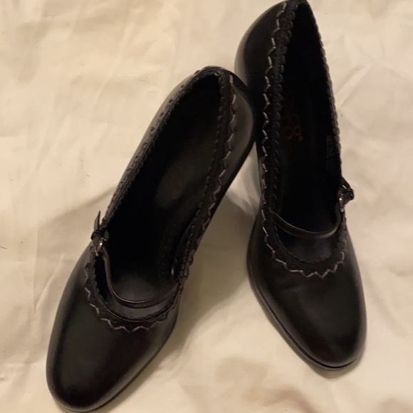 Women’s Size: 7M High black heels - Picture 7 of 13